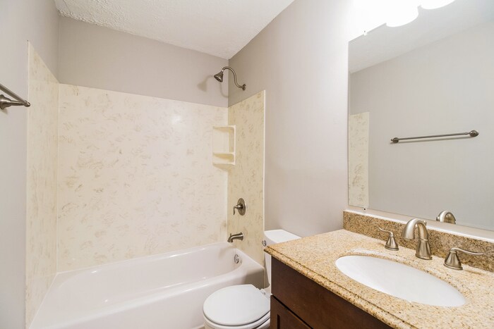 Building Photo - 682 Mimosa Ct
