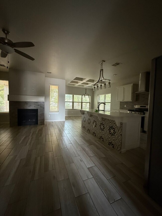 Building Photo - Amazing 3 bed 2 bath duplex near NW 122nd St