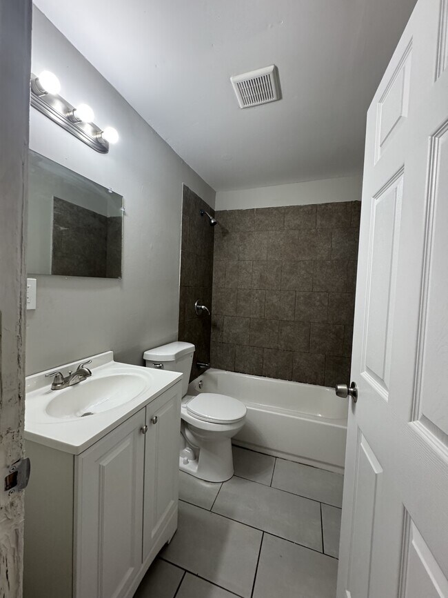 Building Photo - 331 McLin St