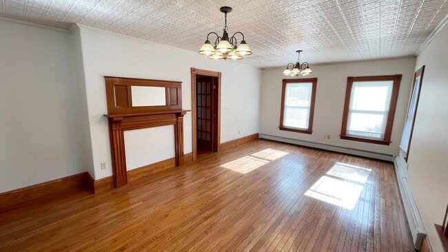 Building Photo - Gorgeous 3BR 1 Bathroom in Leominster