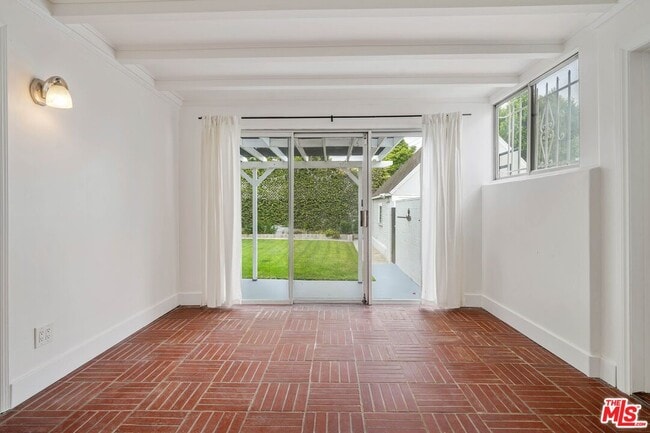 Building Photo - 458 S Citrus Ave