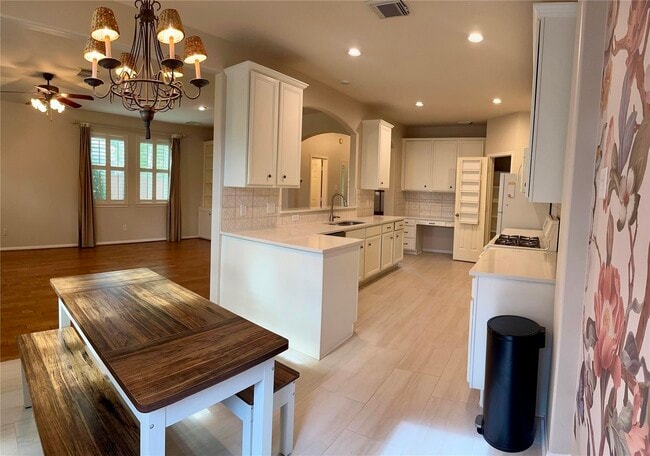 Building Photo - 13559 Fawn Lily Dr