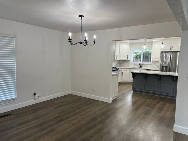 Building Photo - South Salinas Monterey Park Home