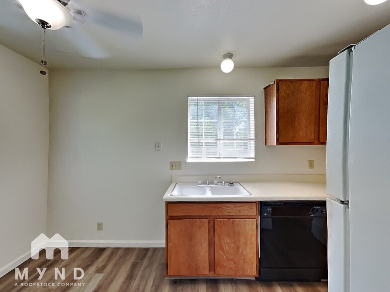 Building Photo - 540 Monroe St