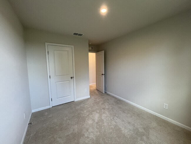 Building Photo - 1532 39th Ave Lp NE