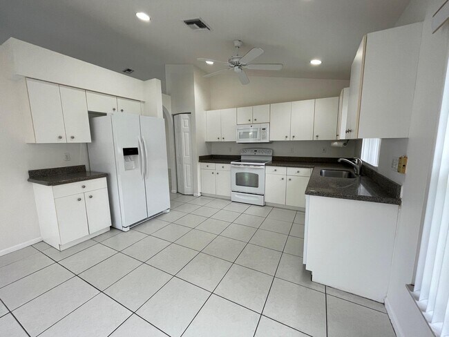 Building Photo - 22875 Barrister Dr