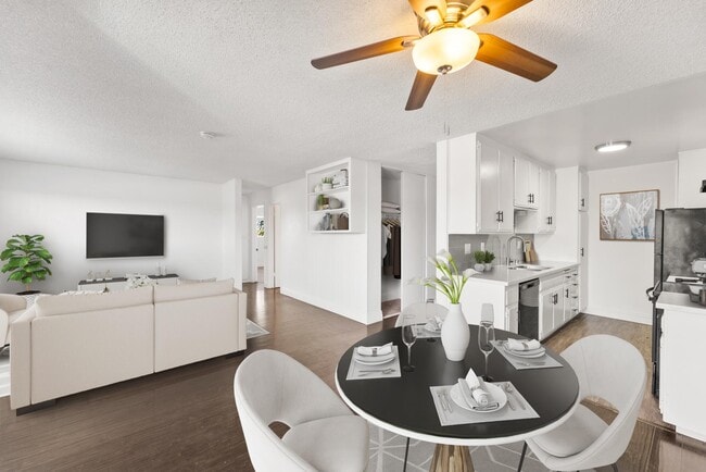 Interior Photo - Pacific Pines