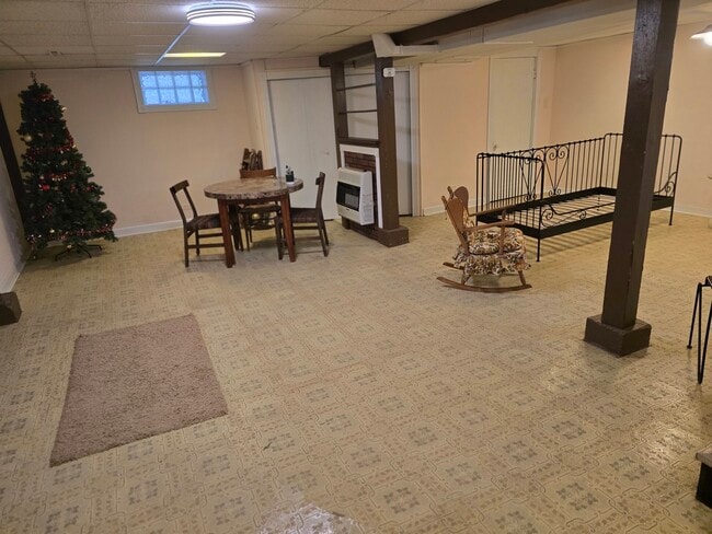 Building Photo - 437 S Craig Pl