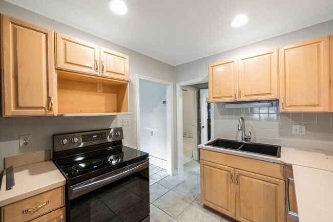 Building Photo - Cute 1 bedroom home with 2 patios and shed***MOVE IN JUNE 20TH****