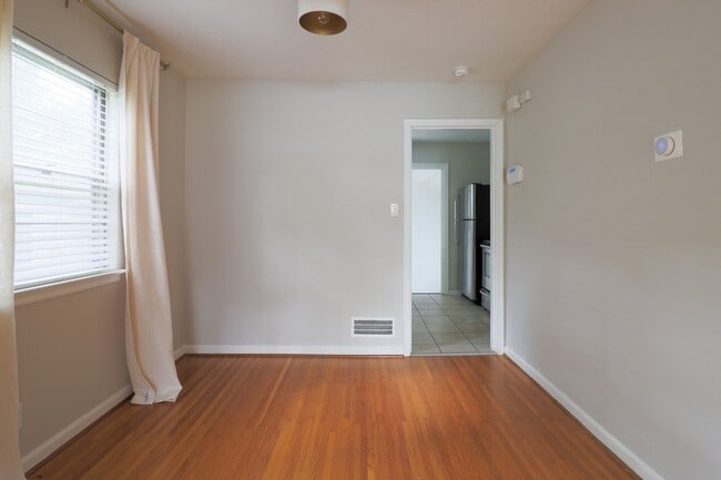Building Photo - 5608 Indianola Ave