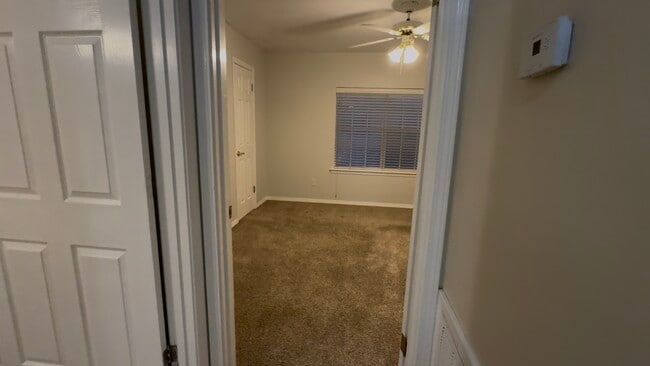 Building Photo - 408 Hidden Oaks Cir