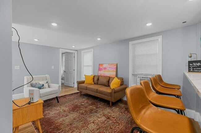 Building Photo - 382 Spring St