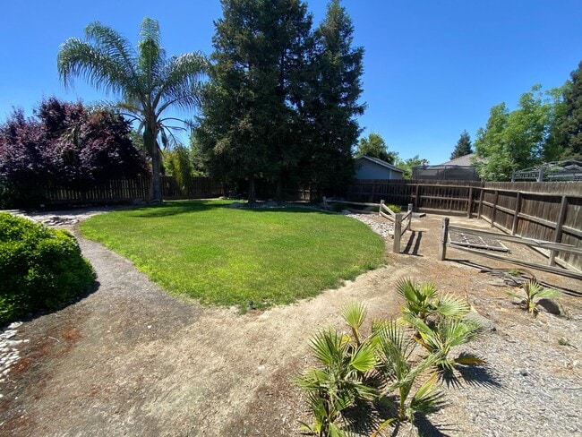 Building Photo - Lovely 2 bedroom, 2 bath home on Dolcetto Court coming soon!