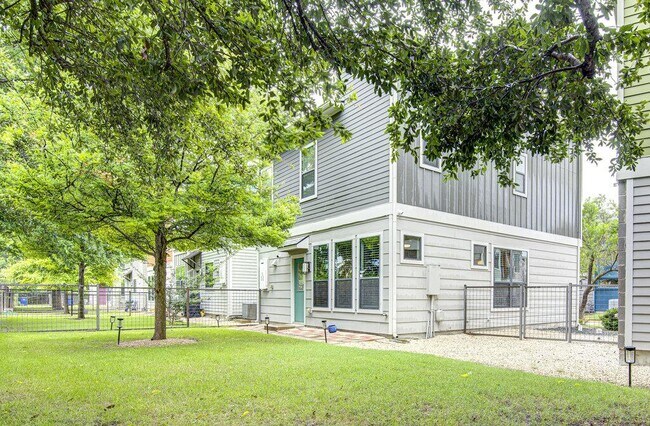 Building Photo - 1409 Lorraine Loop