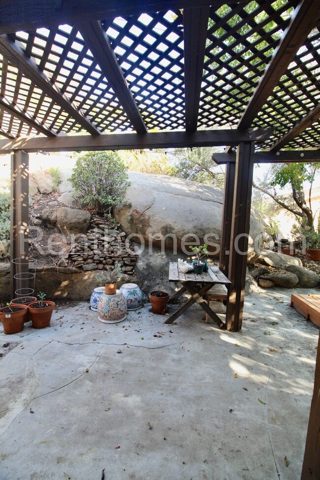 Building Photo - 8830 Mariposa St