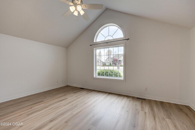 Building Photo - 301 W Briarbrook Ln