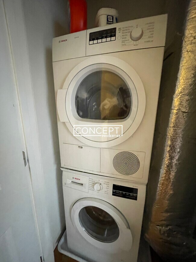 Building Photo - 1027 Tremont St