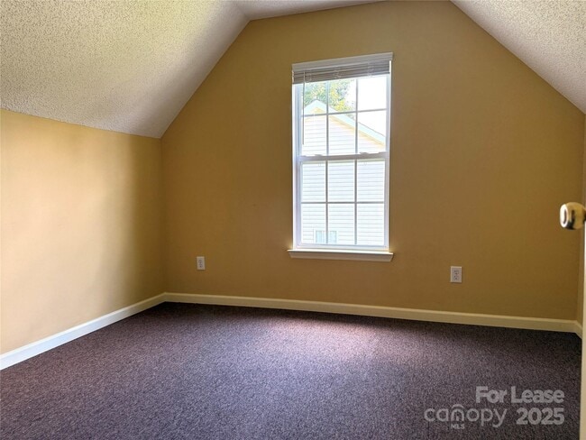 Building Photo - 8804 Clifton Meadow Dr