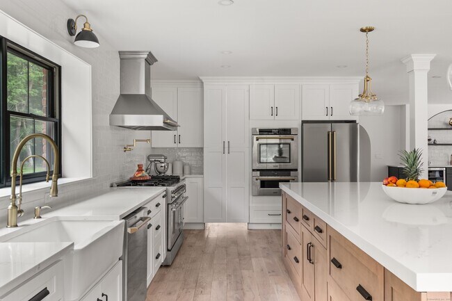 Building Photo - 372 Tucker Hill Rd