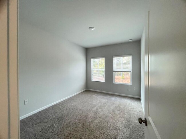 Building Photo - 305 Green Love Ln