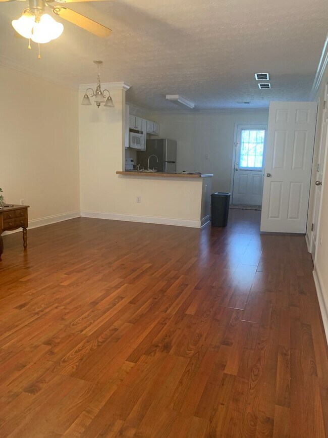 Building Photo - 2/2 1/2 Condo on Westside available mid July