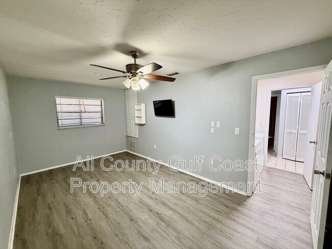Building Photo - 1218 Waterside Ln
