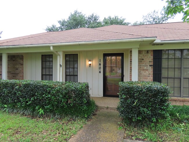 Primary Photo - South Tyler! Spacious 3 Bedroom, 2 Bath