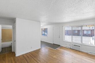 Building Photo - 922 Holmes Apartments