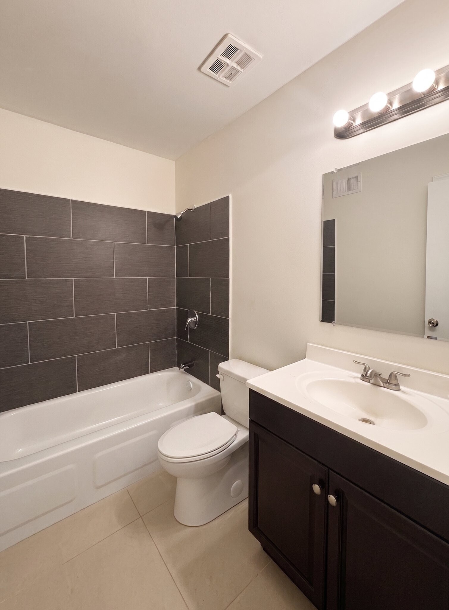 Building Photo - 2295 Candlewyck Cir