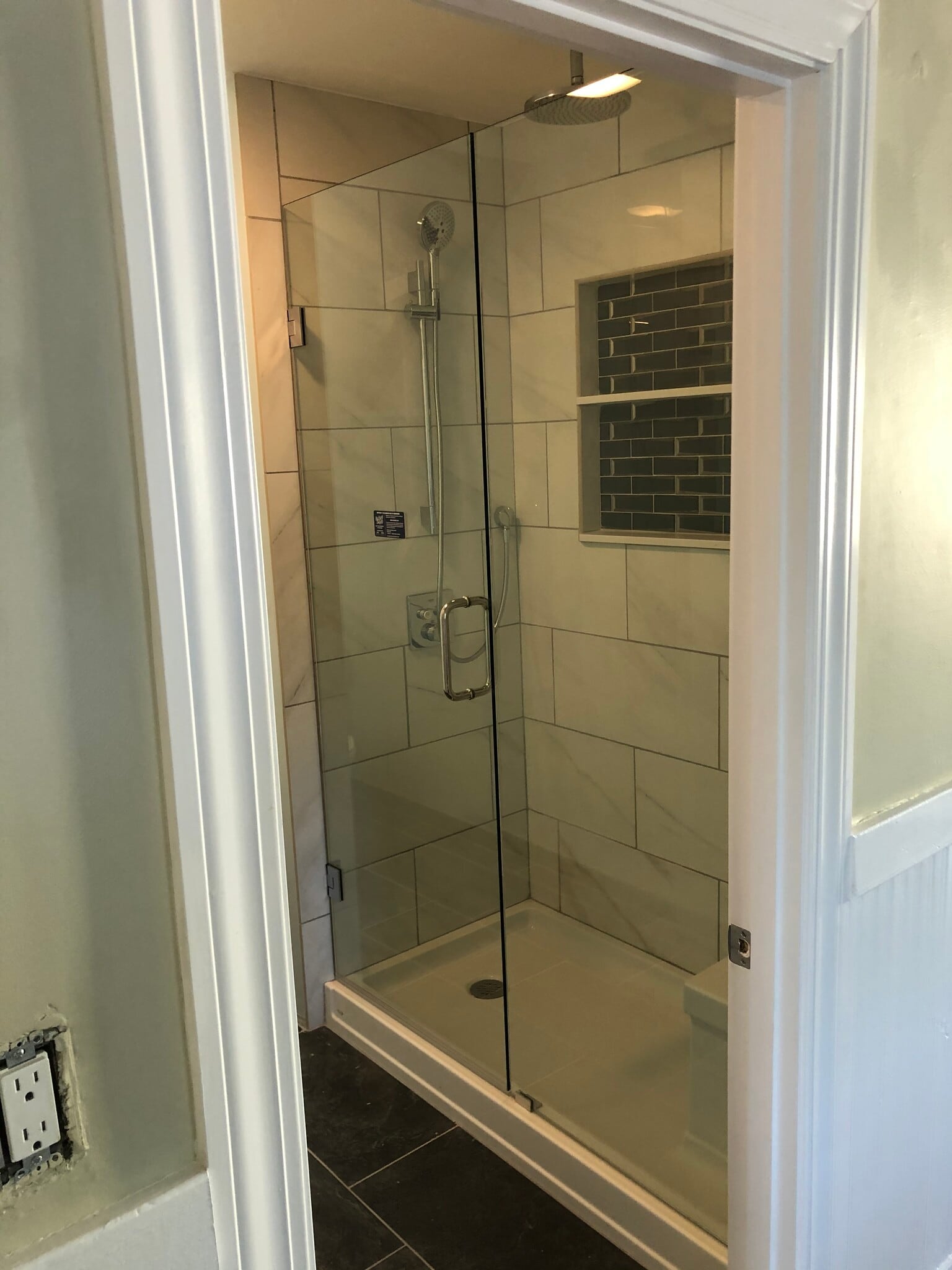 Standup Luxury Shower w/ Seat - 16 Tecumseh Street