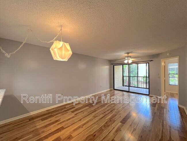 Building Photo - 15051 Parkside Dr