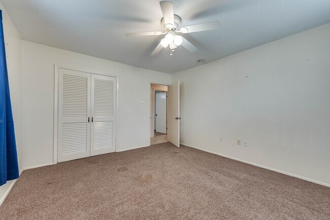 Building Photo - 6209 Glenhaven Dr