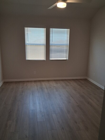 Building Photo - 141 Knockout Rose Dr