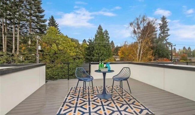 Building Photo - 13735 35th Ave NE