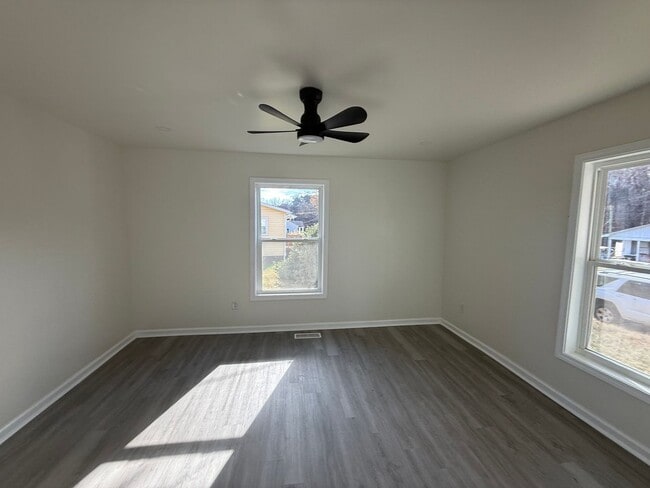 Building Photo - For Rent Mocksville