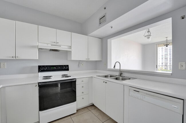 Building Photo - 3020 NE 32nd Ave