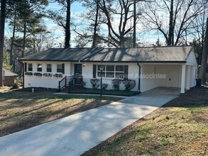 Building Photo - 216 Hillandale Dr