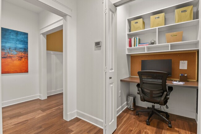 Building Photo - 1950 Mesa Park View