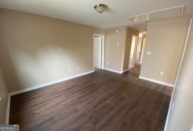 Building Photo - 1677 Shire Village Dr