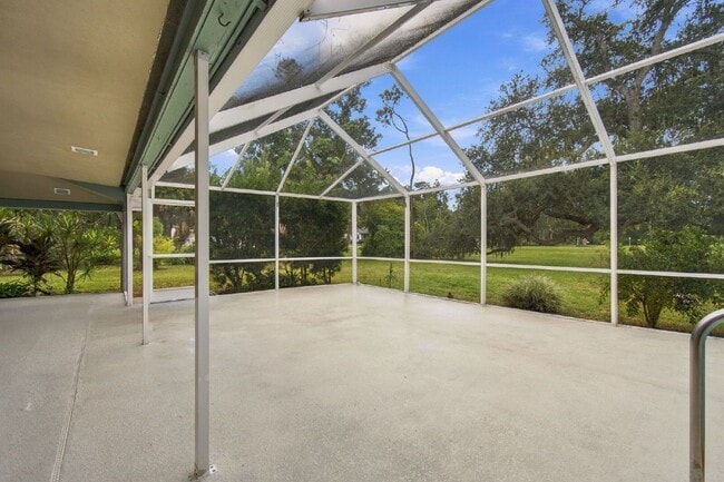 Building Photo - 1257 Fairway Cir S