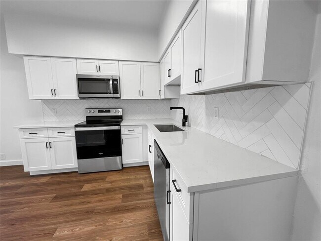 Building Photo - 11731 Lakeside Pl Dr