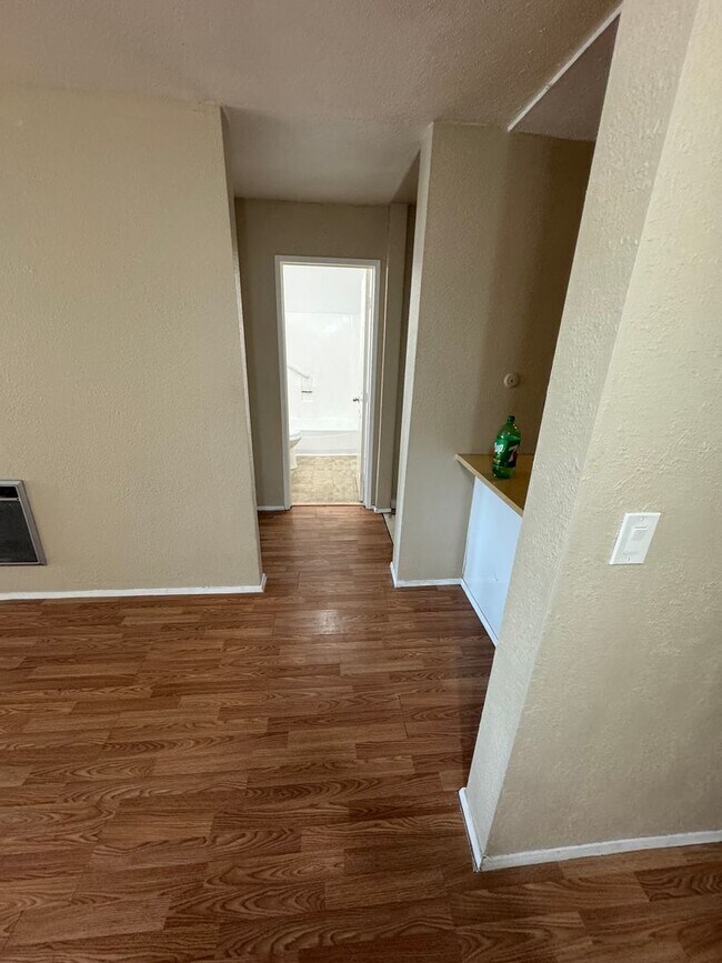 Building Photo - Condo 2 Bed / 2 Bath – In-Unit Laundry – C...