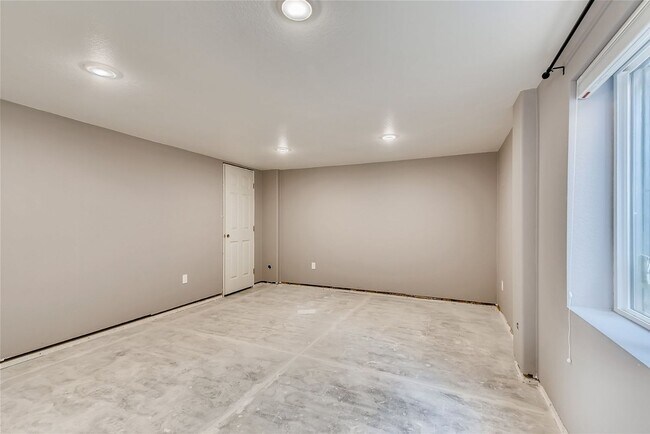 Building Photo - Beautiful 5 Bed 3.5 Bath Home In An Amazin...