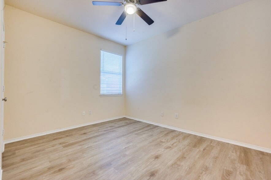 Building Photo - 7909 Country Home Dr