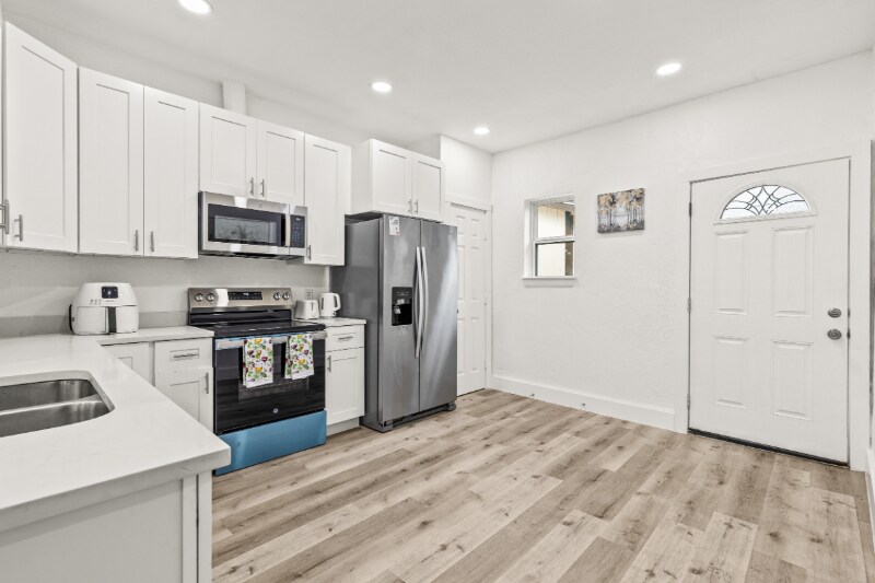 Building Photo - 911 W Wildwood Dr