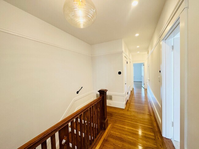 Building Photo - Bernal/Mission/Noe: Updated Flat w/ Shared...