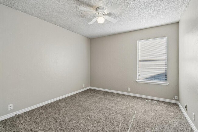 Building Photo - 217 Cypress Dr