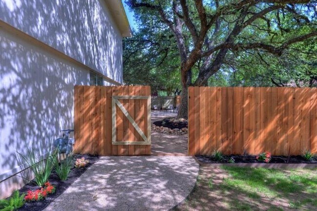 Building Photo - 1710 Palmetto Dr