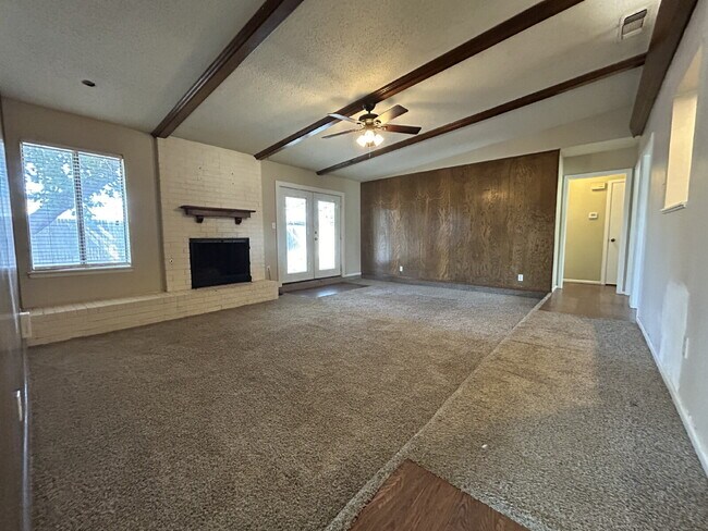Building Photo - Welcome to this charming 3-bedroom, 2-bathroom home located in Lubbock, TX!