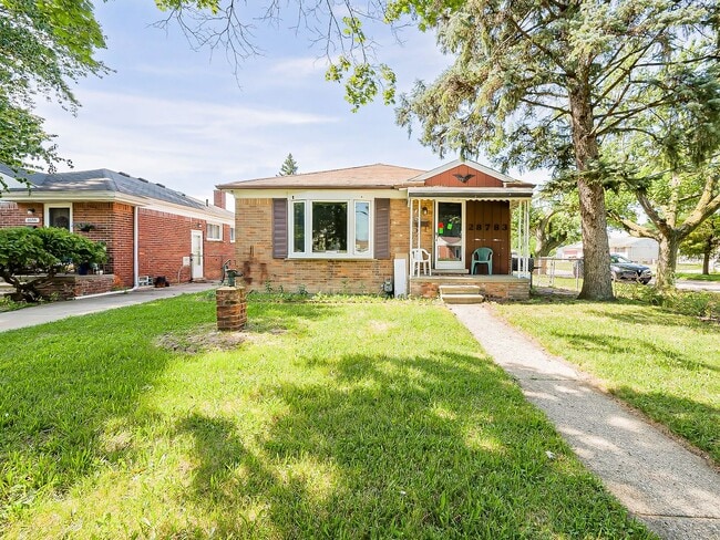 Building Photo - Charming 3-Bedroom Ranch in the Heart of Garden City